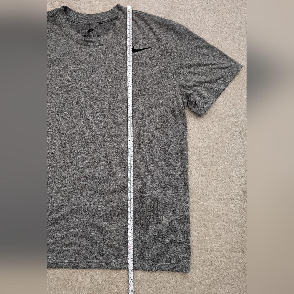 Nike Dri-Fit gray t-shirt - Picture 7 of 8